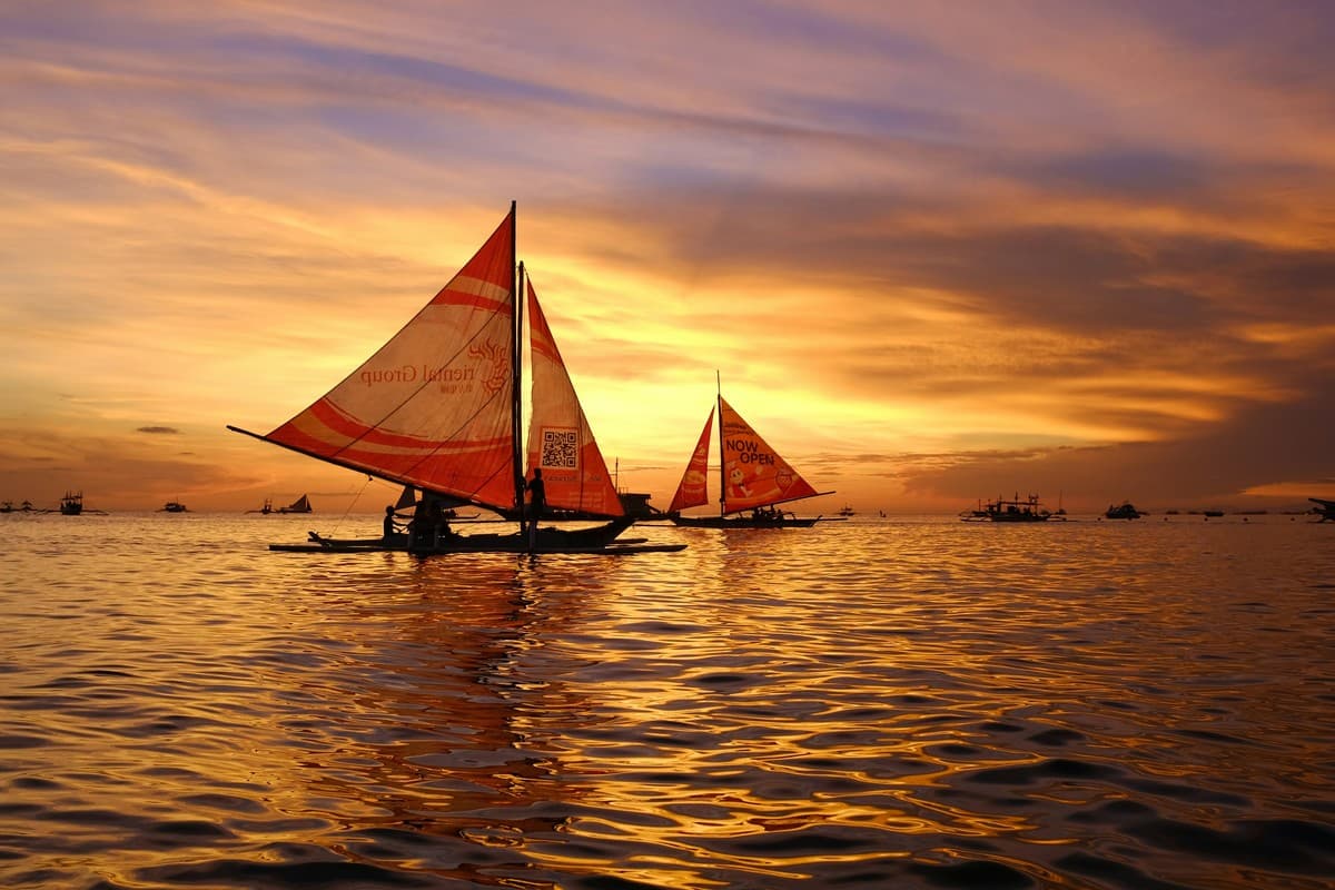 Paraw sailing at Boracay. Photo by Bambi Corro.