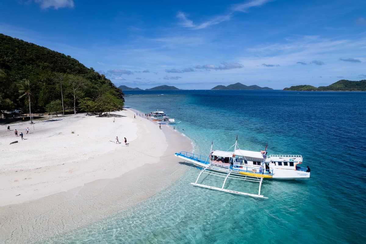 Keeloma multiday expedition between El Nido and Coron. Linapacan Islands.