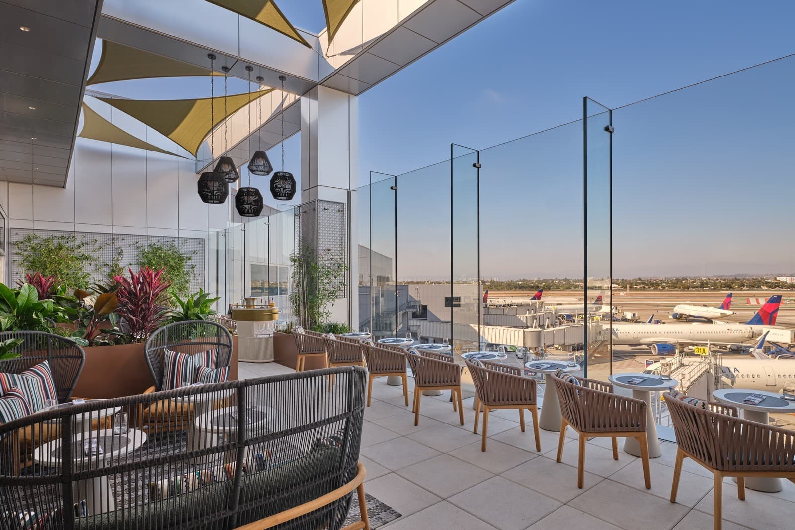 Delta Sky Club at Los Angeles International Airport (LAX), Terminal 3