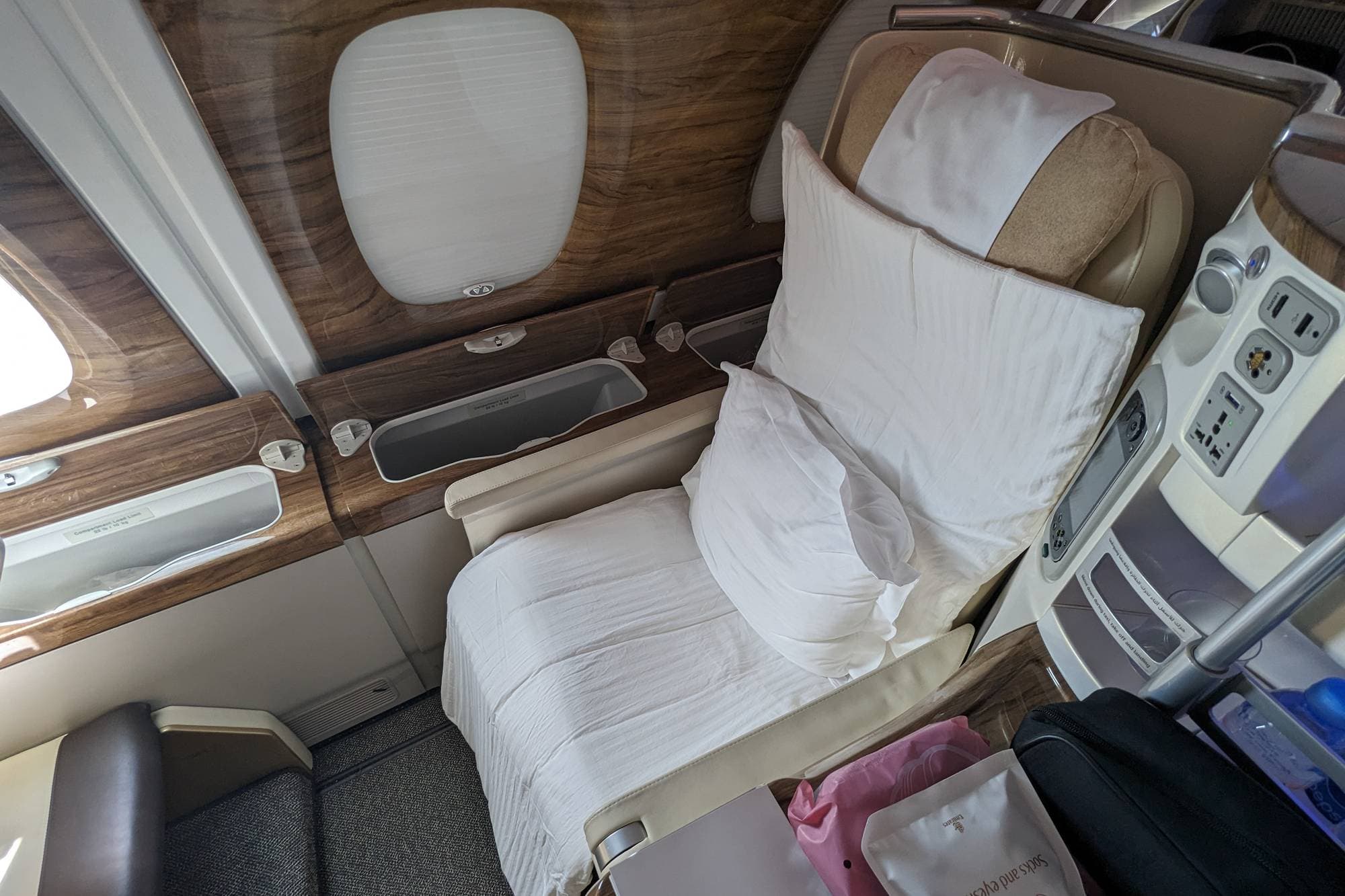Emirates A380 business class seats - beddings