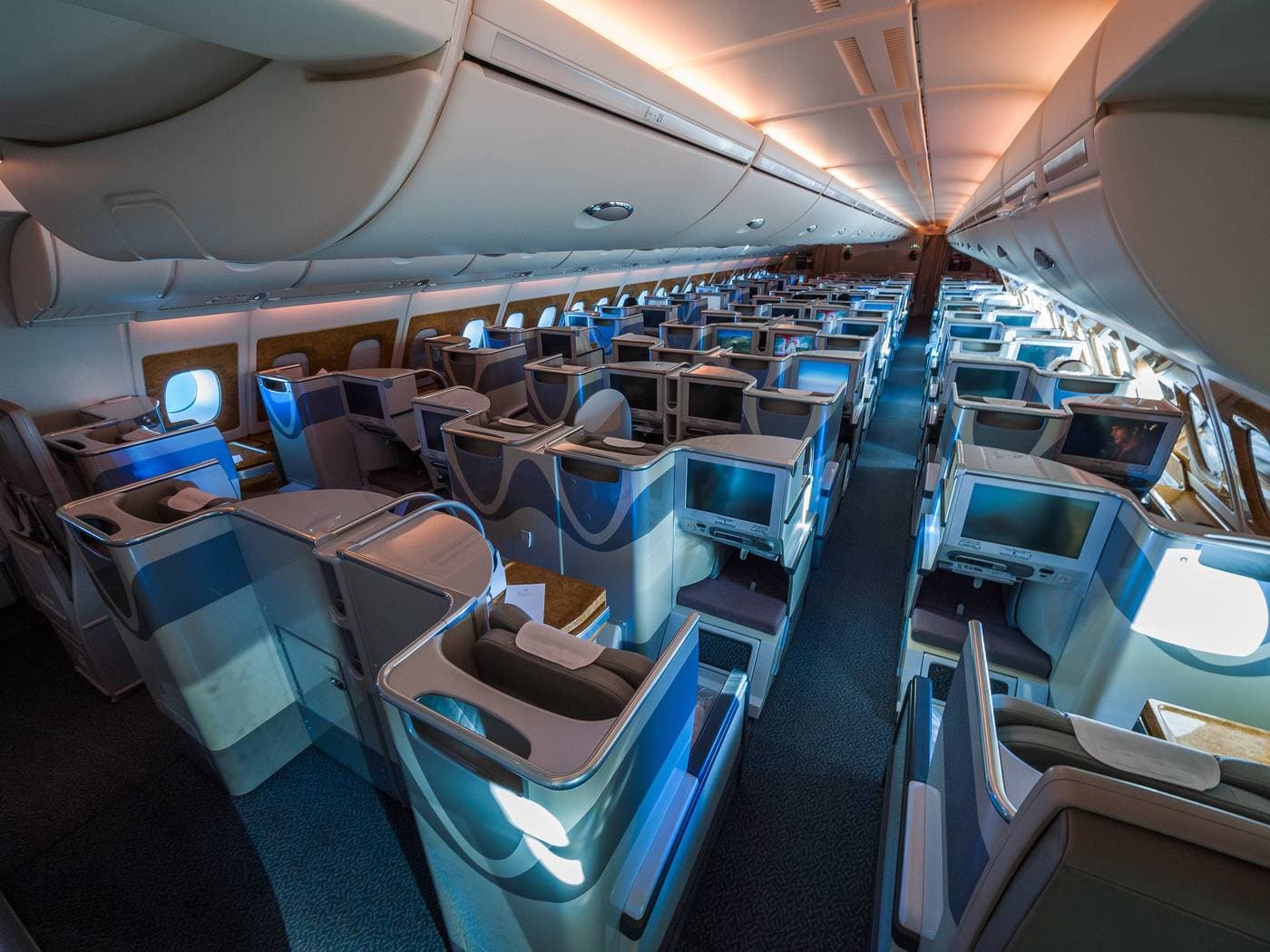 Emirates A380 Business Class - Staggered Layout - 1-2-1 configuration