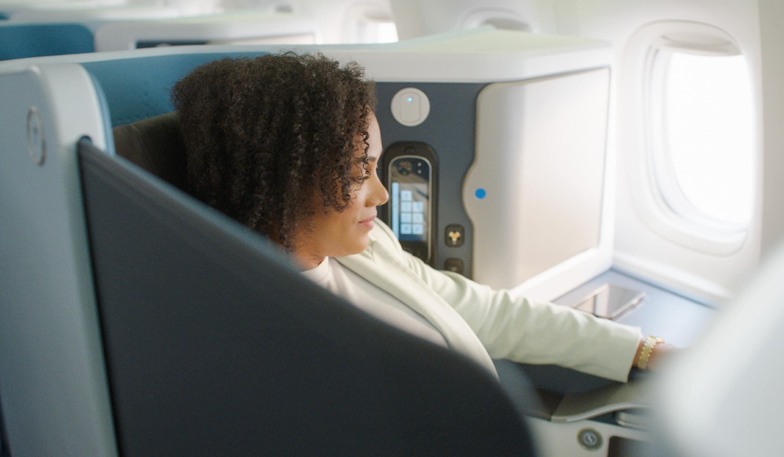 KLM introduces new World Business Class seats aboard B777 fleet