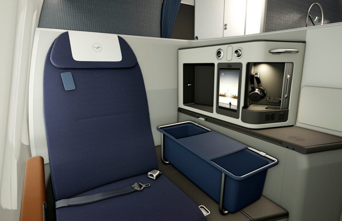 First Class Privacy Seat with Baby - Lufthansa Allegris