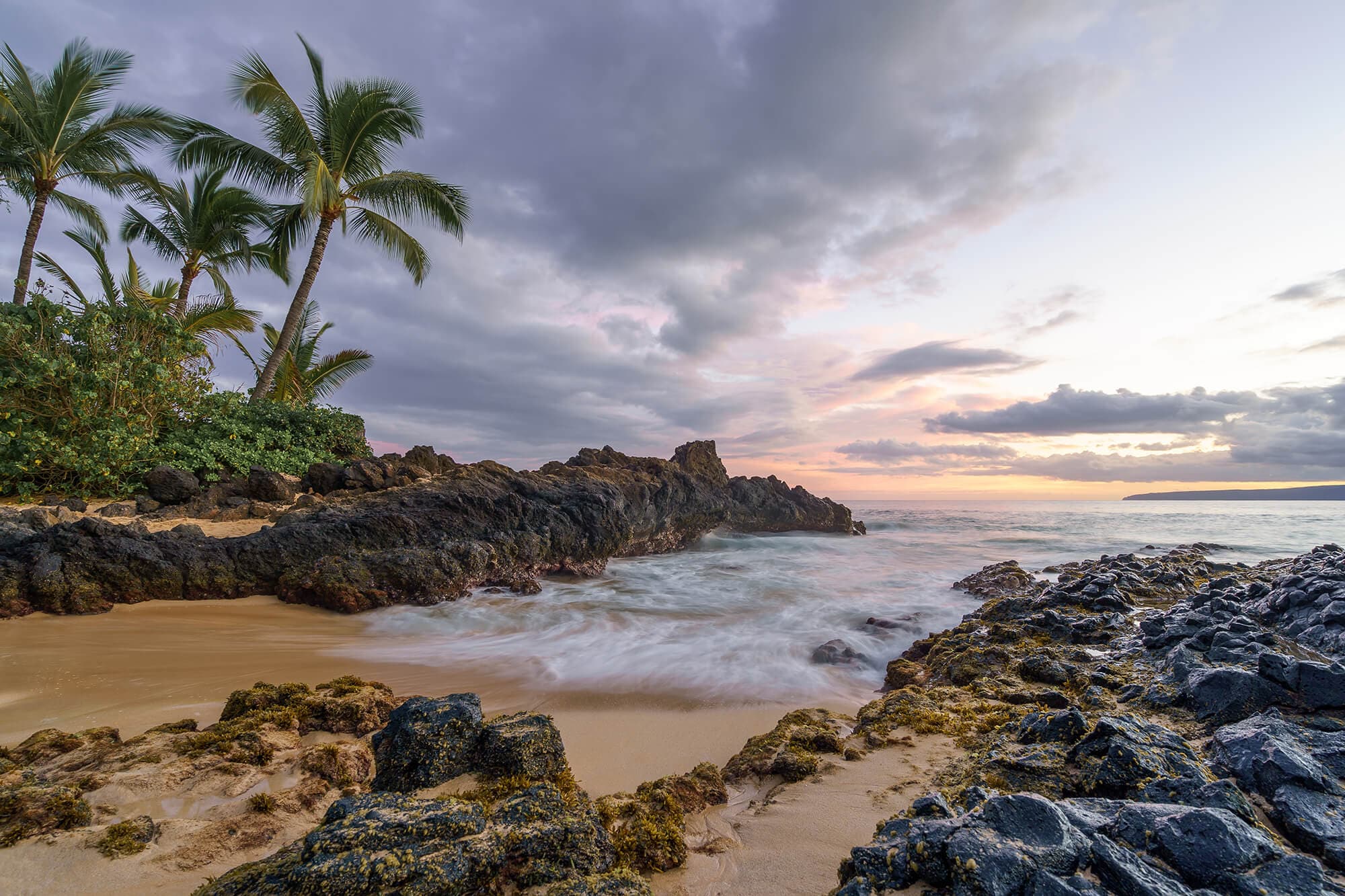 Secret Beach at Maui. Photo by Pascal Debrunner.