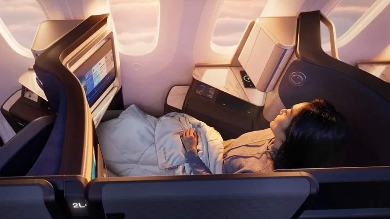 United Polaris 1-2-1 direct aisle cabin on Boeing 777-300ER