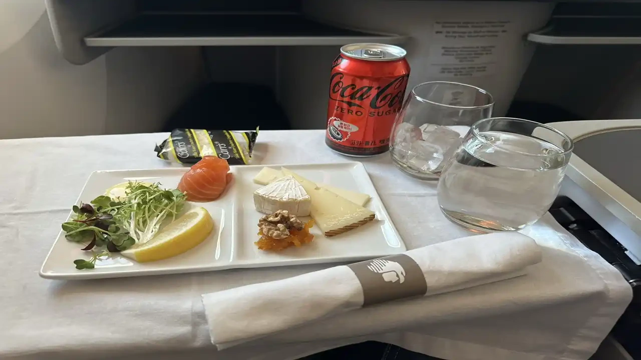 Aeroméxico business class dining
