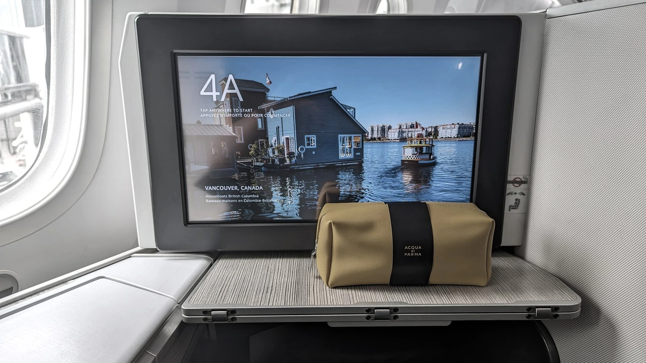 Air Canada vs Lufthansa business class cabin detail