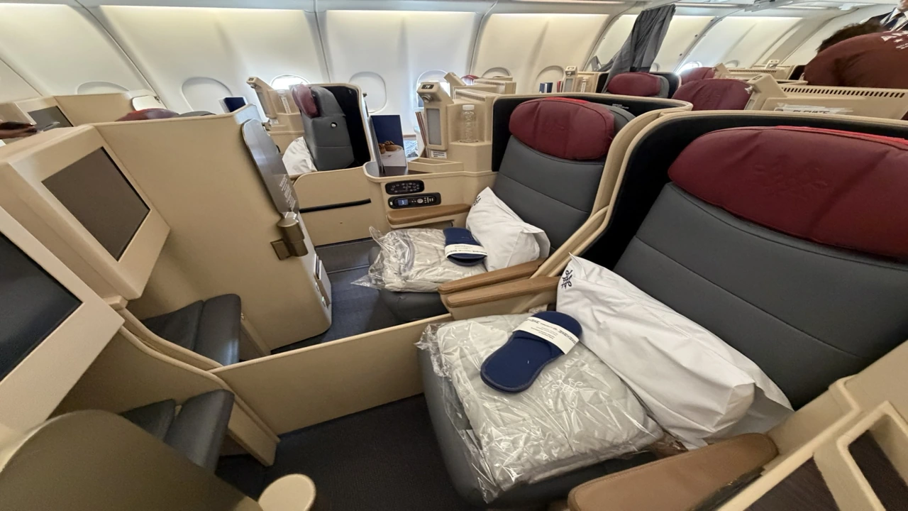 Air Serbia vs Turkish Airlines business class cabin detail