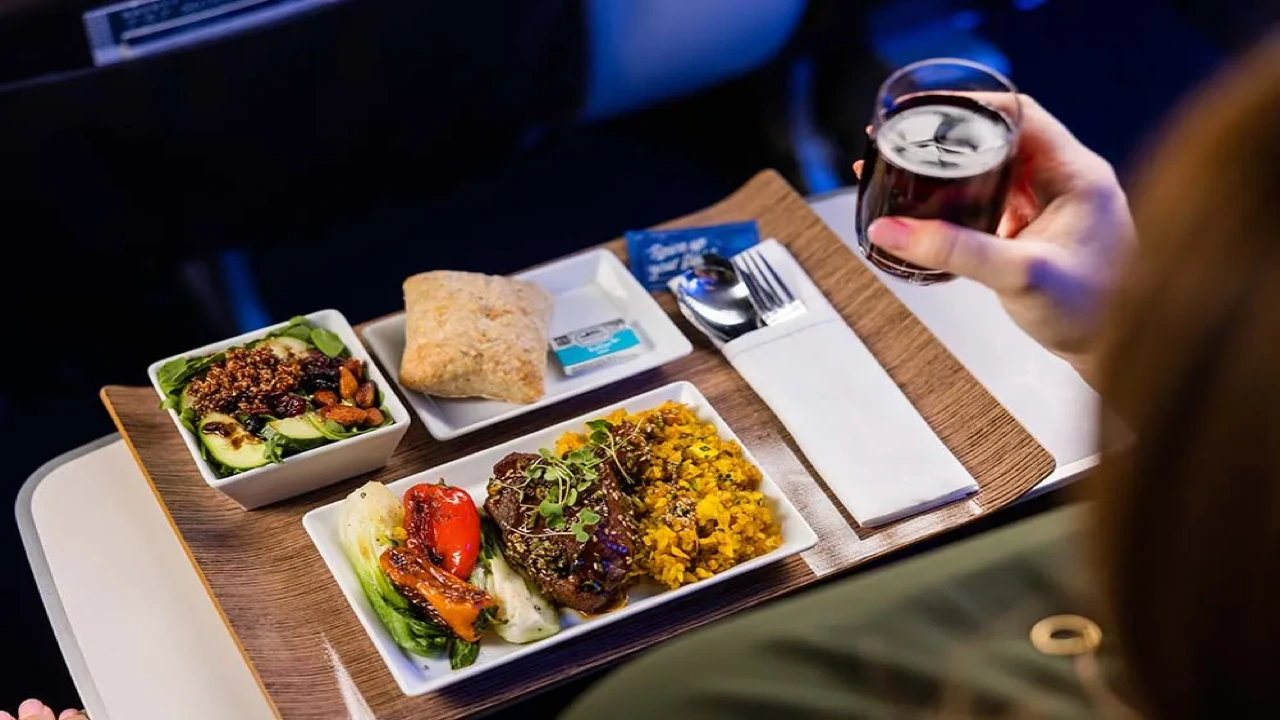 Alaska Airlines business class dining