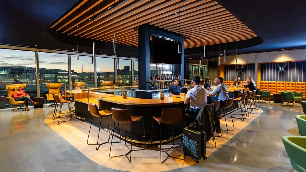 Alaska Airlines business class lounge