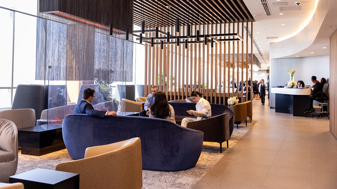 American Airlines business class lounge