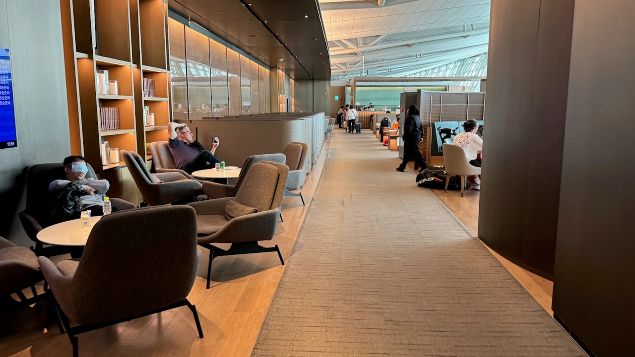 Asiana Airlines business class lounge