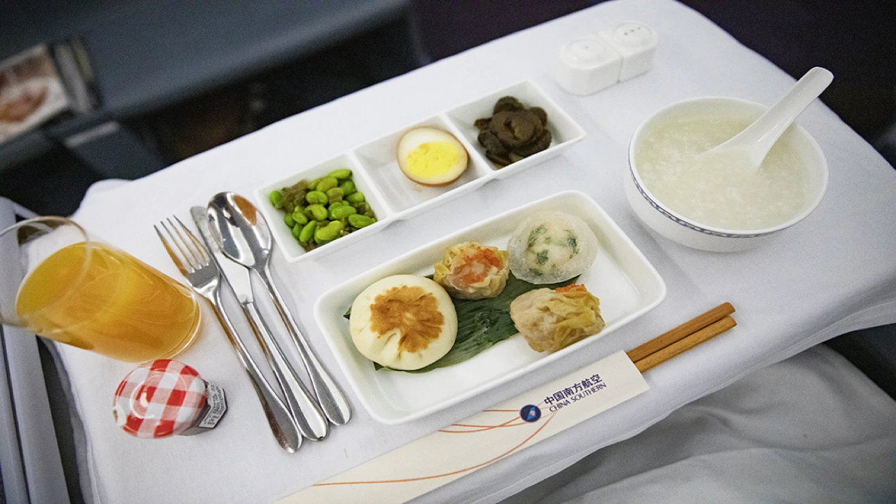 China Southern Airlines business class dining