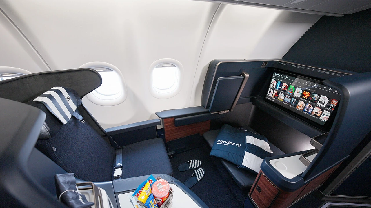 Condor vs Lufthansa business class cabin detail