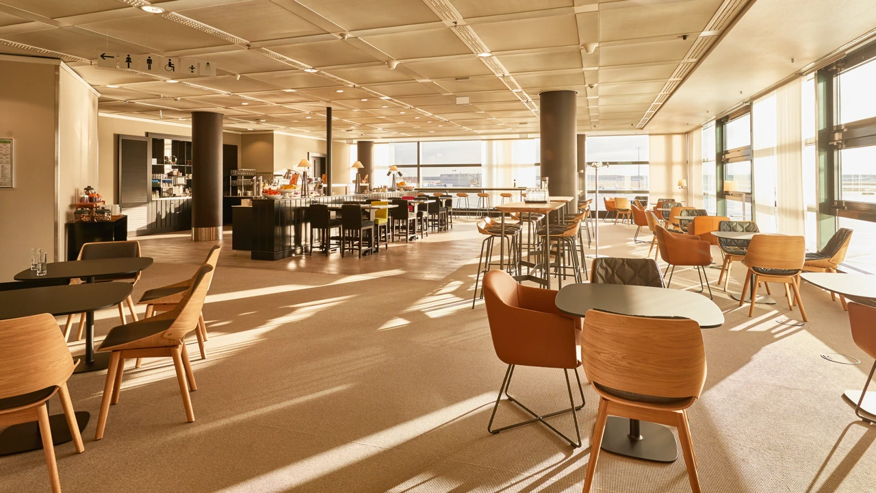 Condor business class lounge