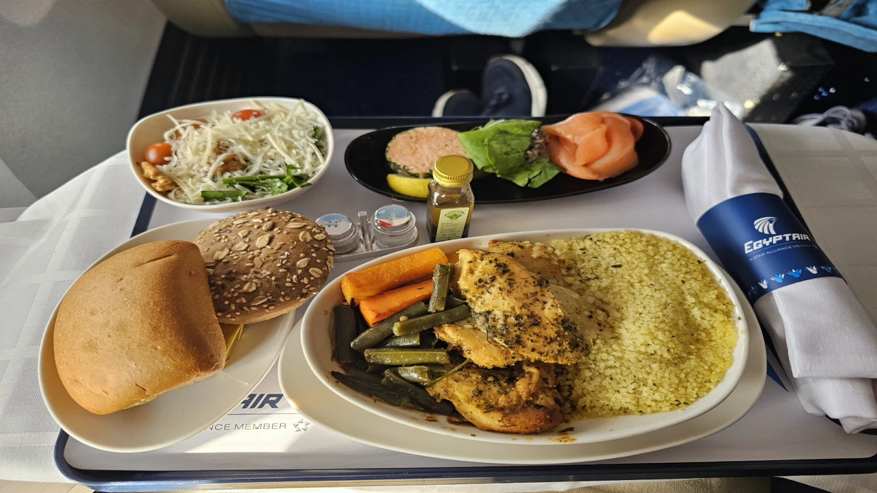 EgyptAir business class dining
