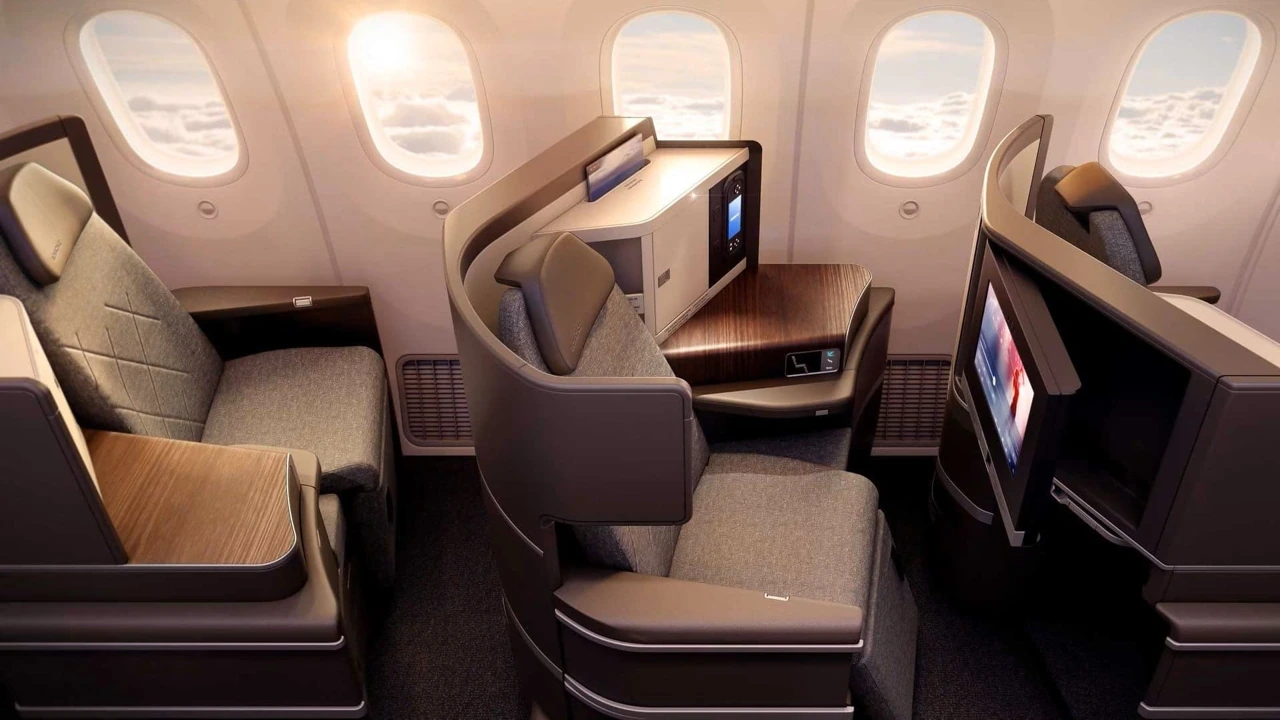 El Al Israel Airlines vs Emirates business class cabin detail
