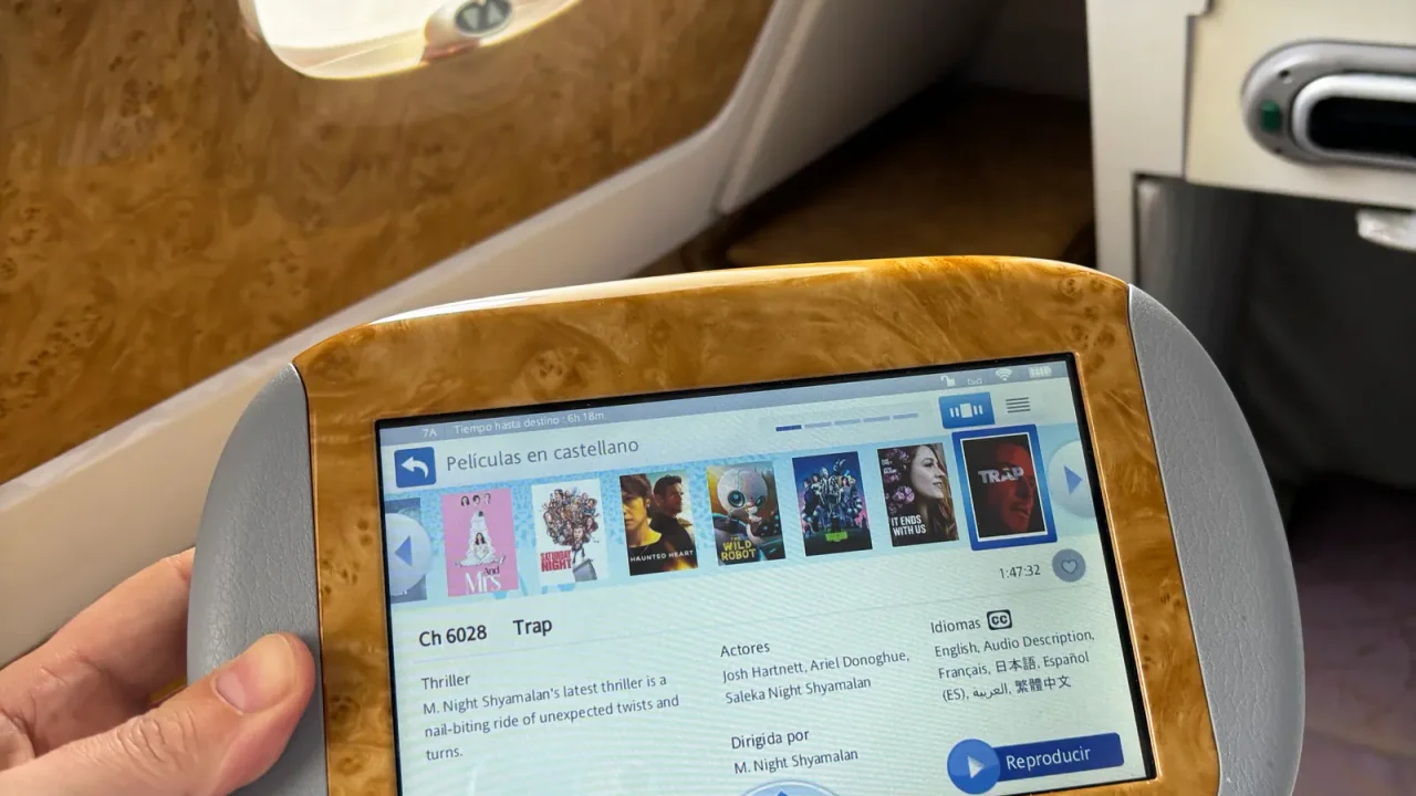 Emirates vs ANA (All Nippon Airways) business class cabin detail