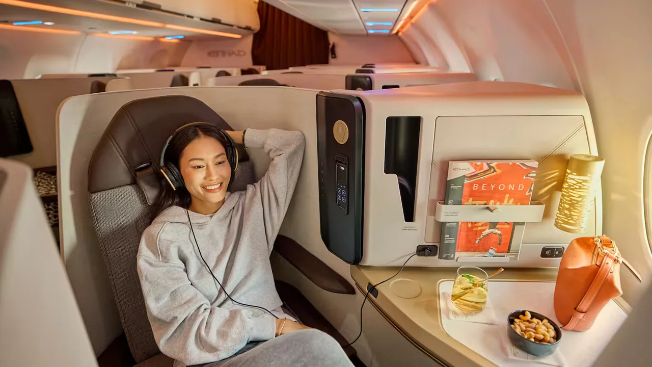 Etihad Airways vs Lufthansa business class cabin detail