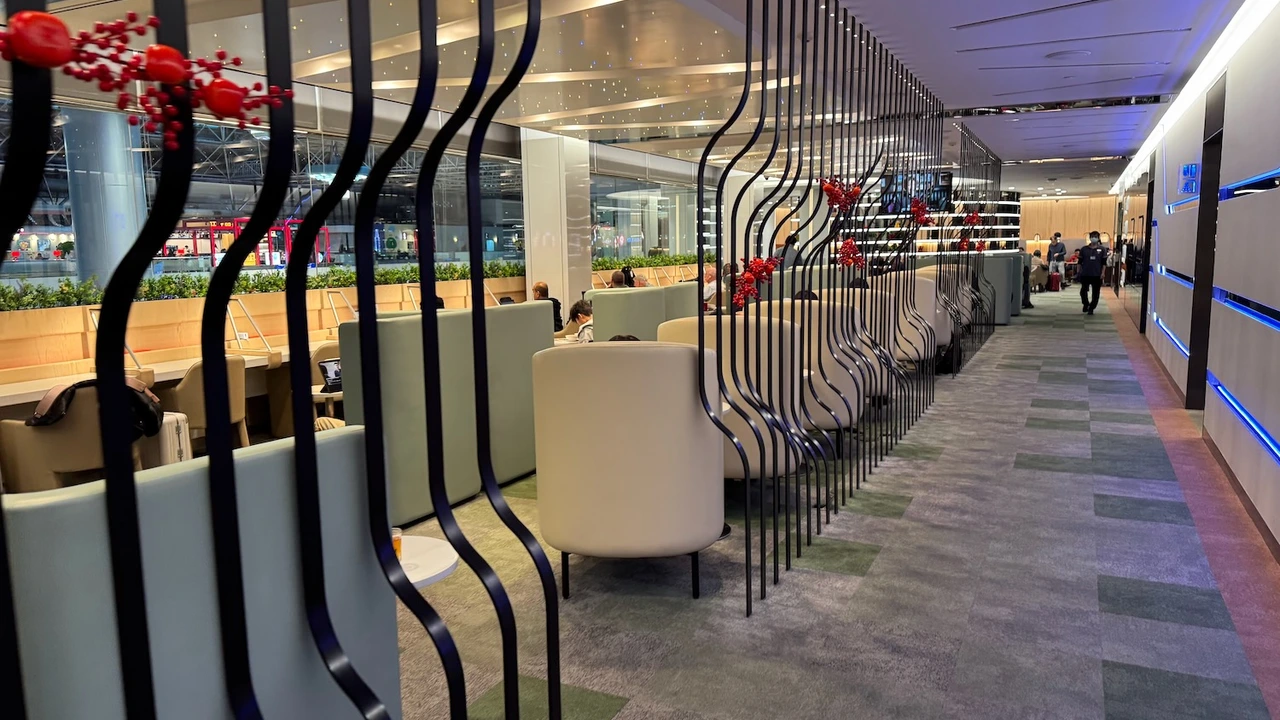 EVA Air business class lounge