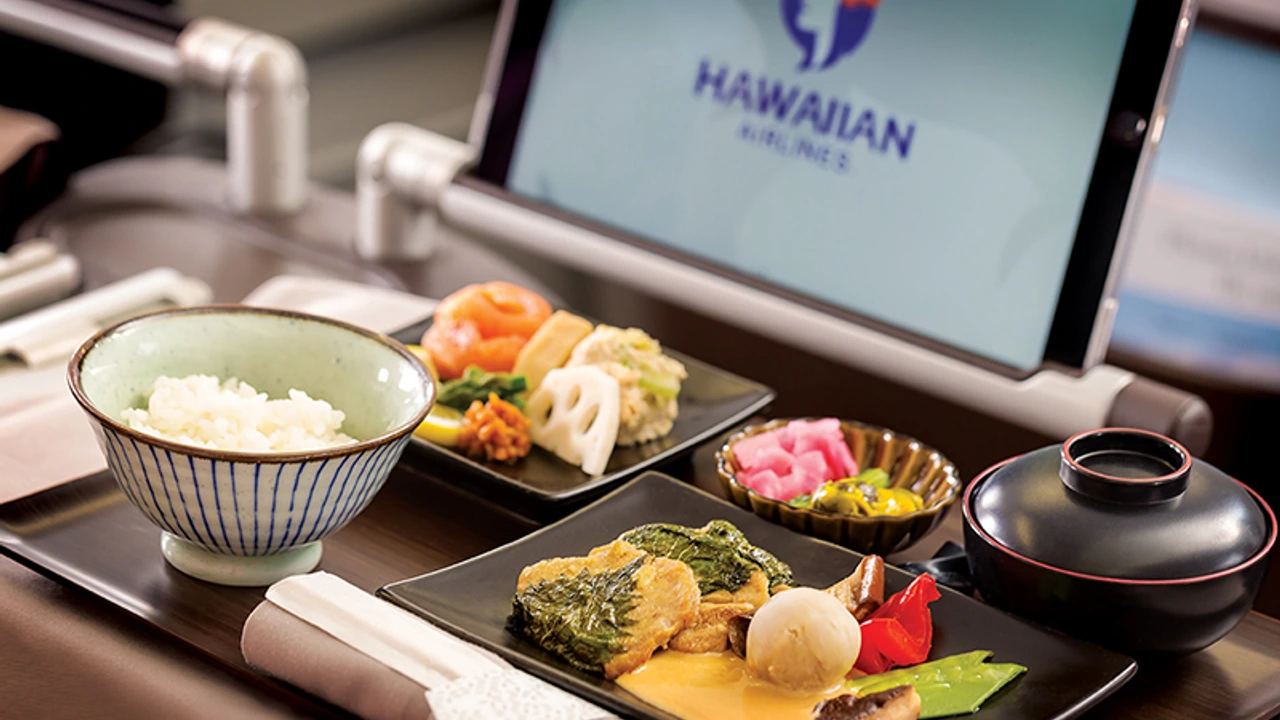 Hawaiian Airlines business class dining