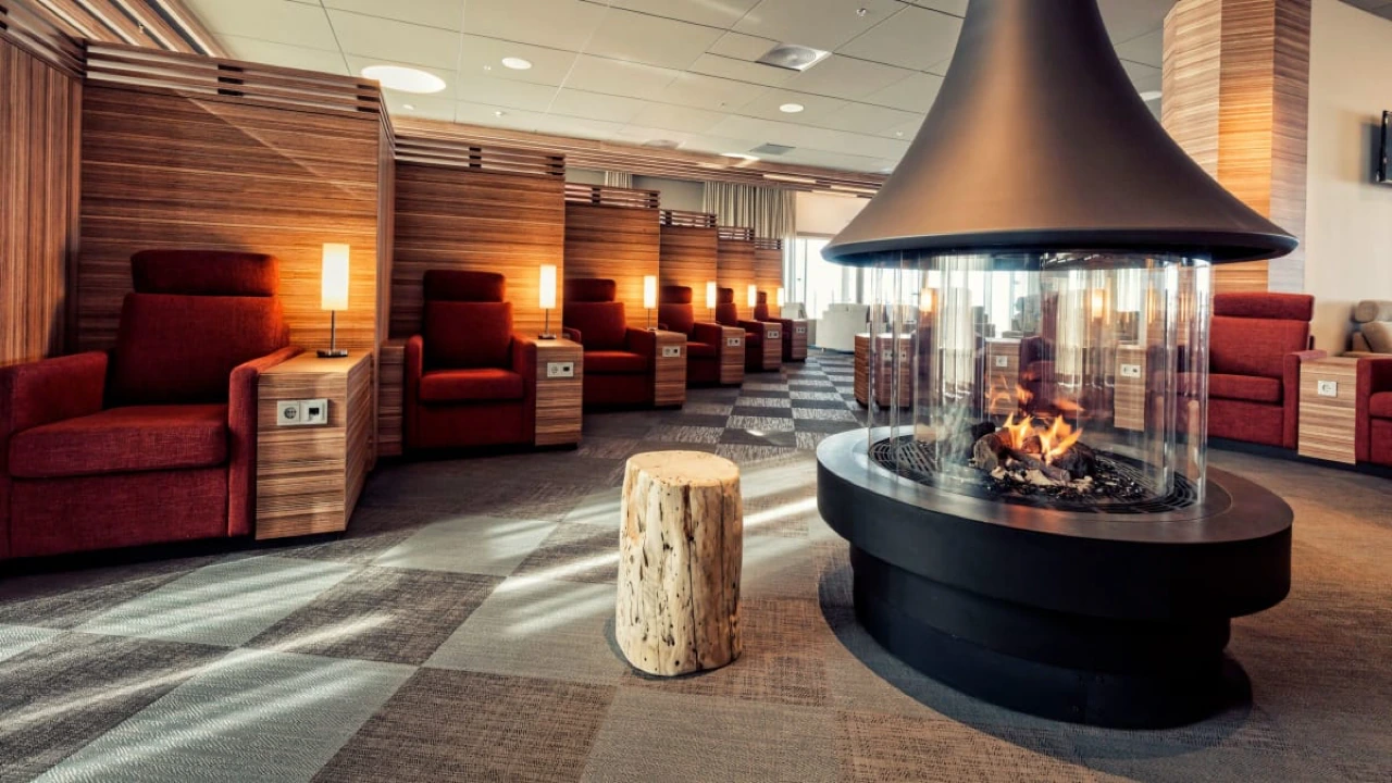 Icelandair business class lounge