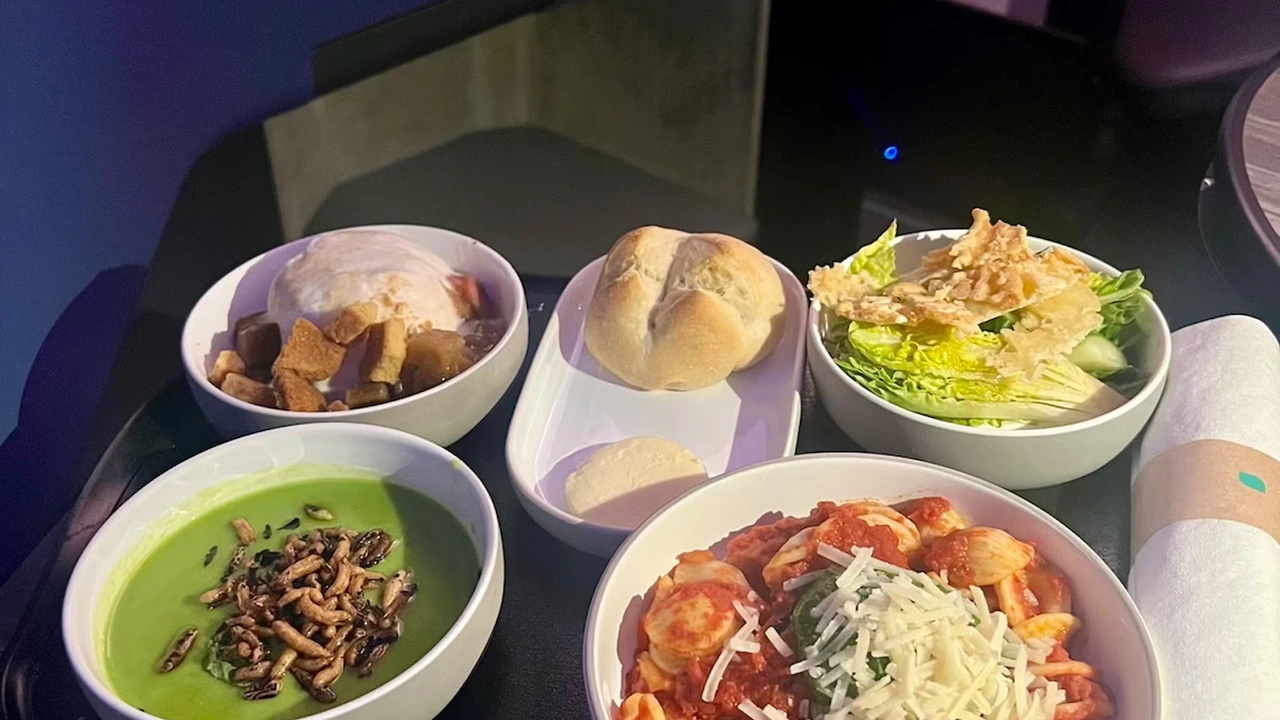JetBlue Airways business class dining