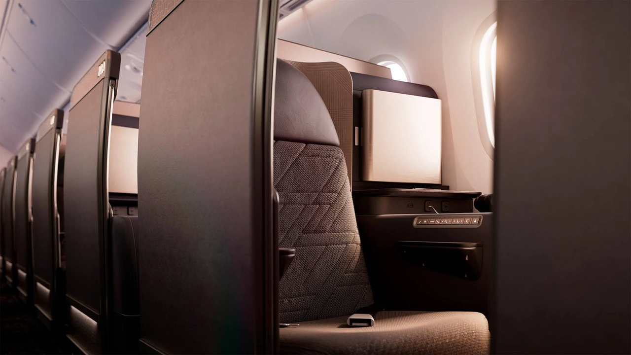 Korean Air vs Delta Air Lines business class cabin detail
