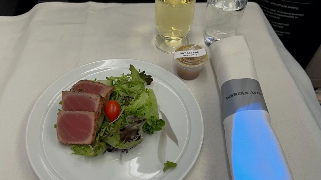 Korean Air business class dining