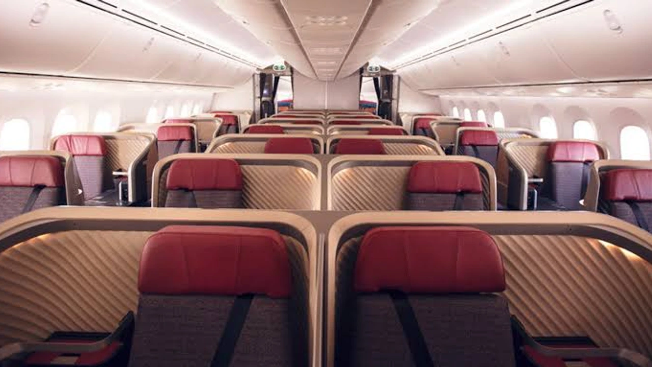 LATAM Airlines vs Avianca business class cabin detail