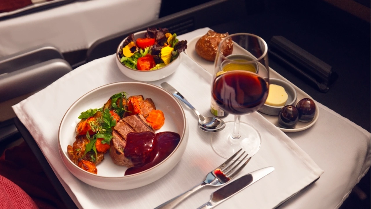 LATAM Airlines business class dining