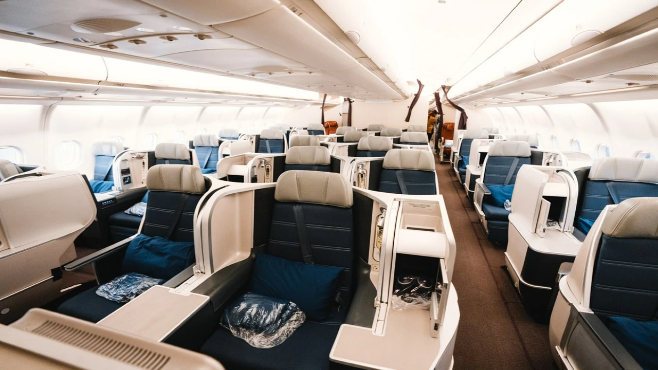 Garuda Indonesia vs Malaysia Airlines business class cabin detail