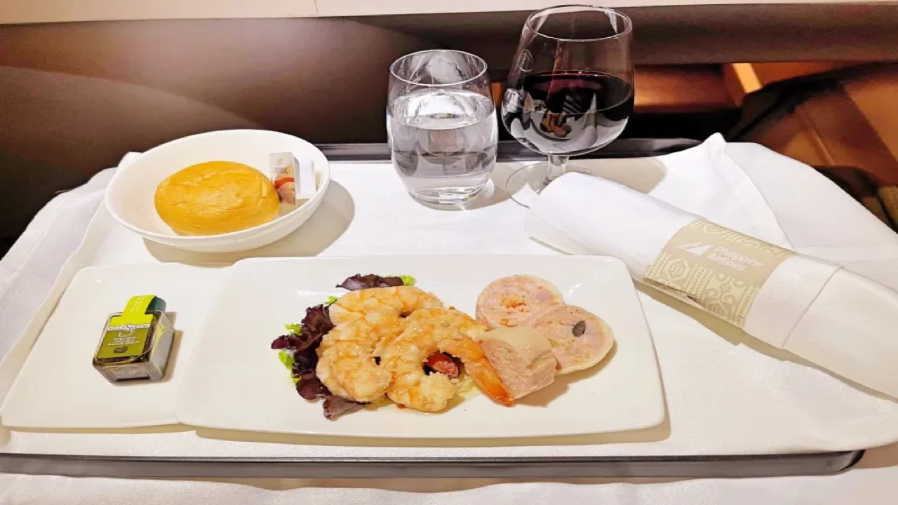 Philippine Airlines business class dining