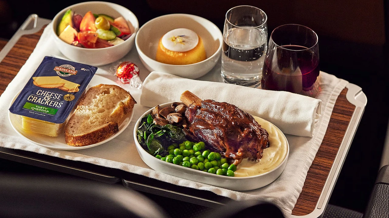Qantas business class dining