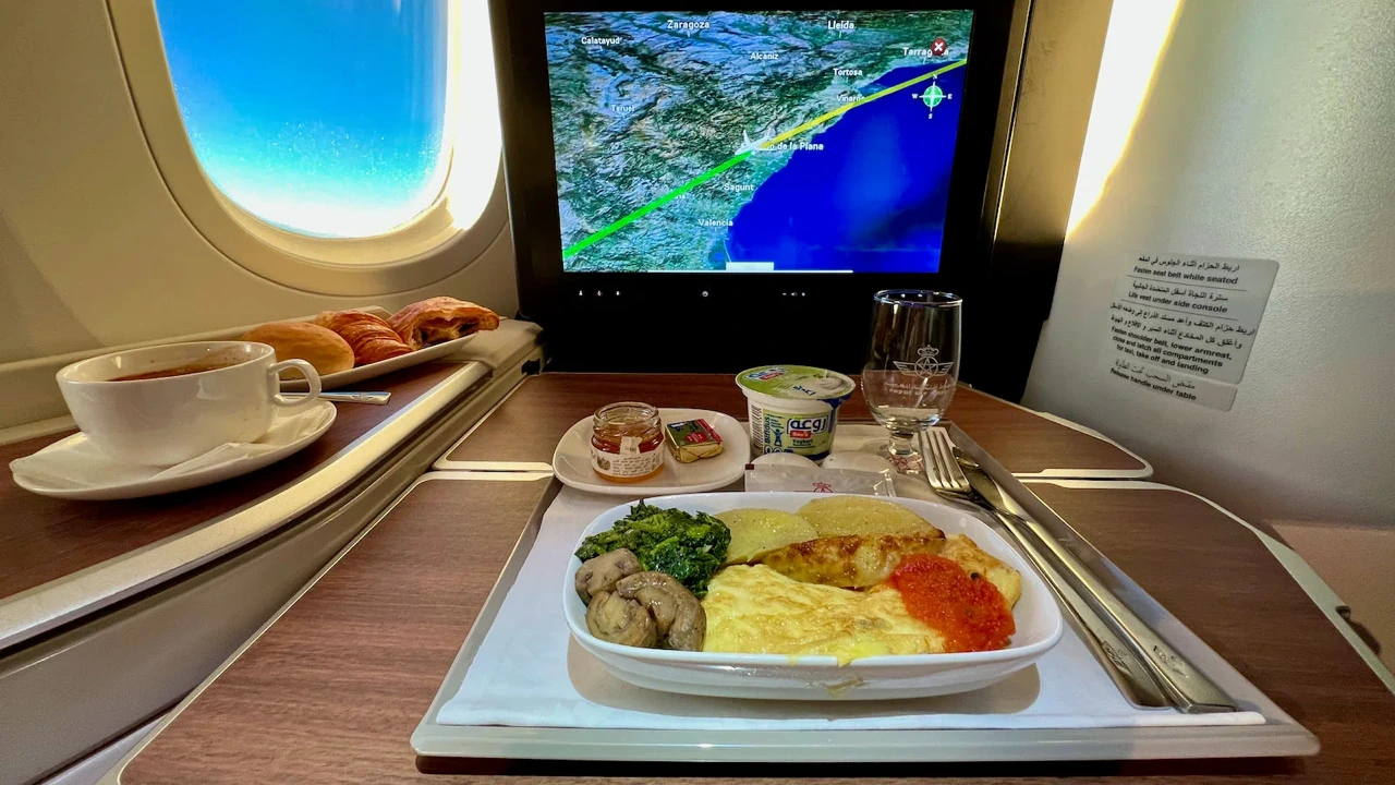 Royal Air Maroc business class dining