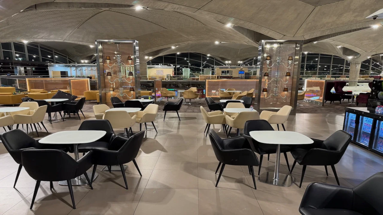 Royal Jordanian business class lounge