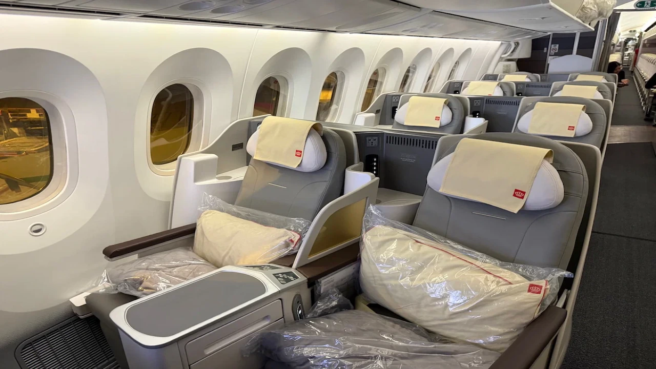 Royal Jordanian business class seat