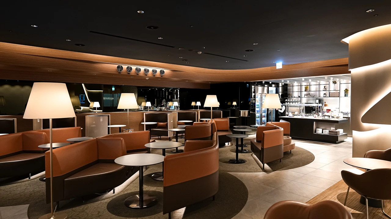 Starlux Airlines business class lounge