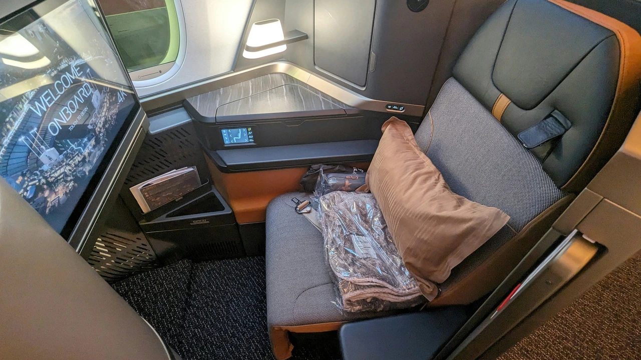 Starlux Airlines business class seat