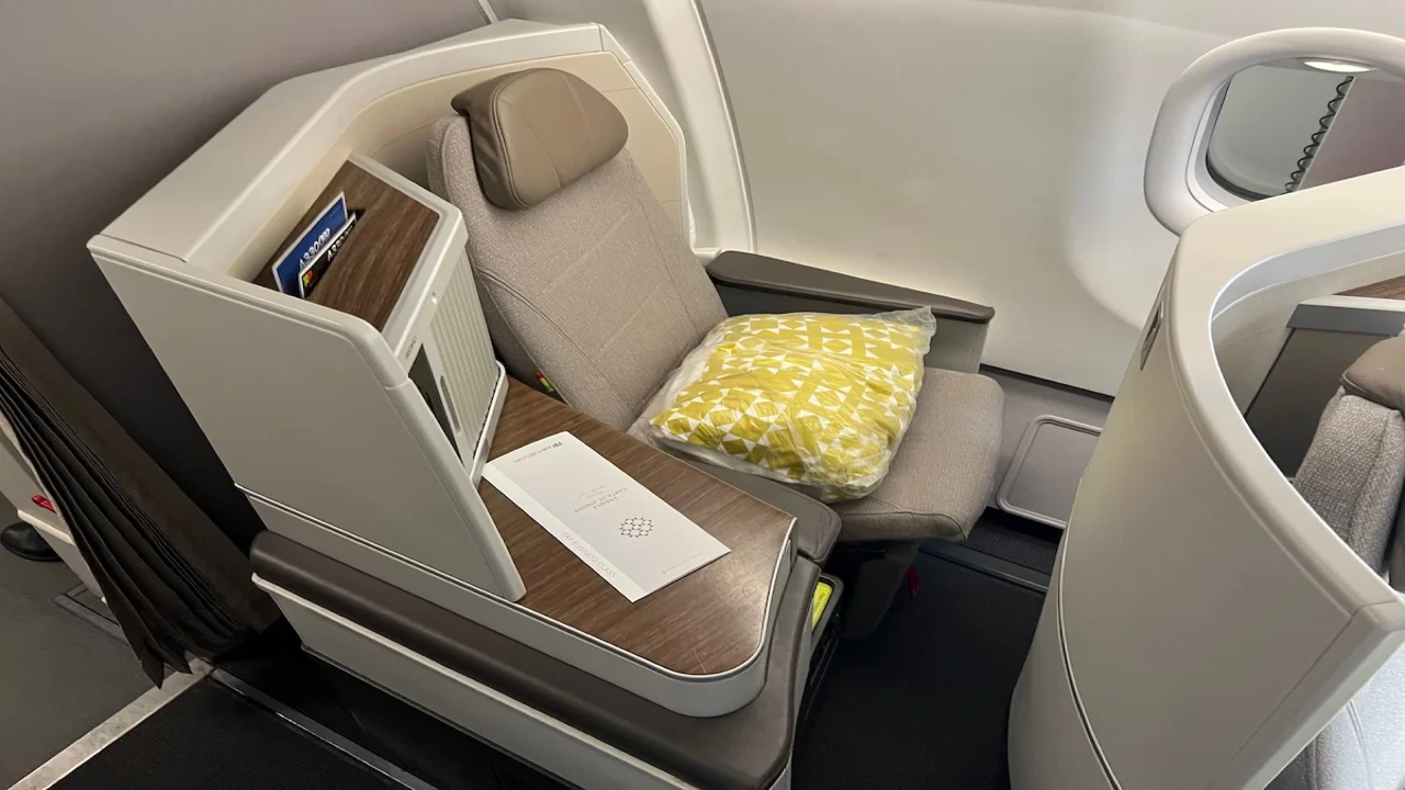 TAP Air Portugal business class seat
