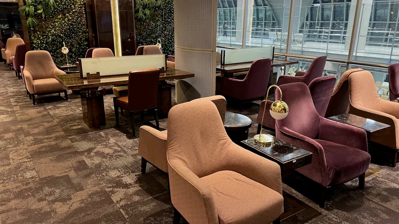 Thai Airways business class lounge
