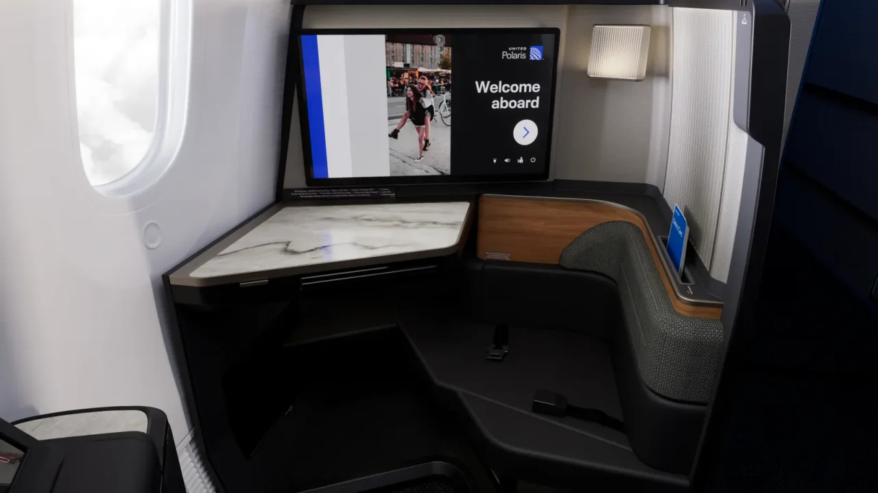 United Airlines vs JetBlue Airways business class cabin detail