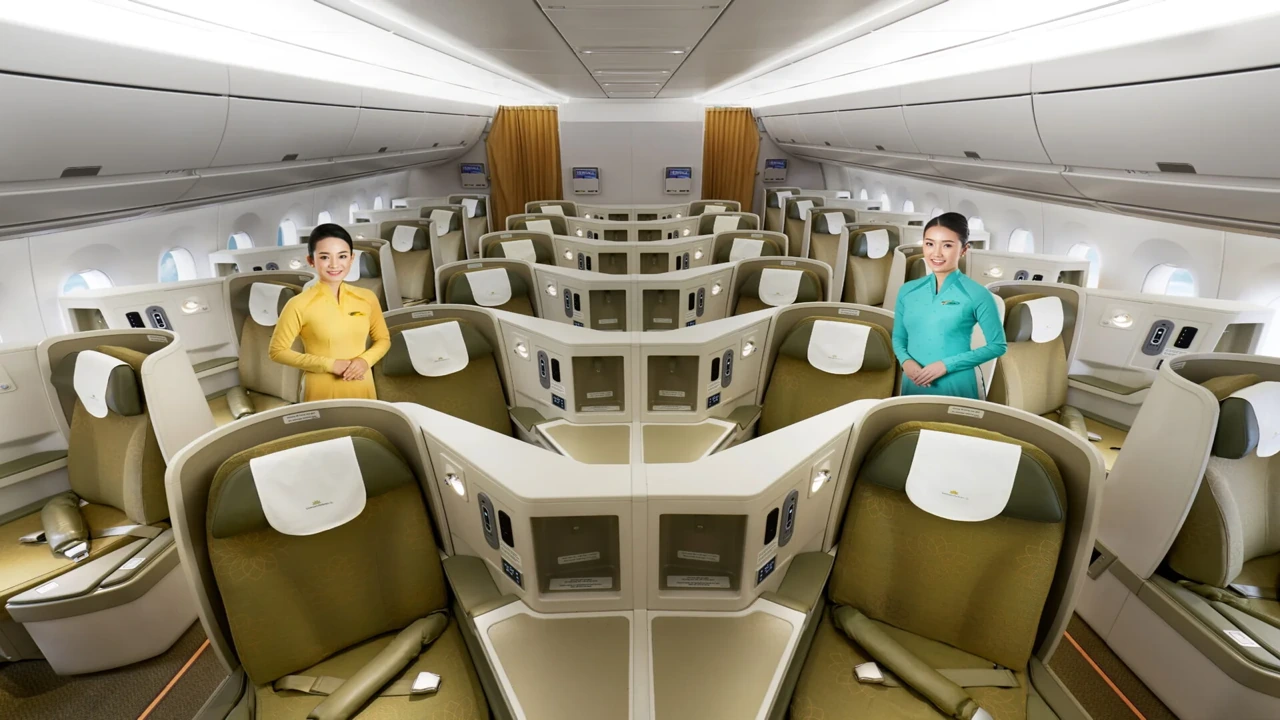 Bamboo Airways vs Vietnam Airlines business class cabin detail