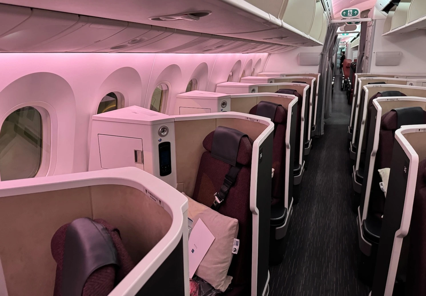 JAL Sky Suite III proves reverse herringbone layouts still compete when the service matches the hardware.