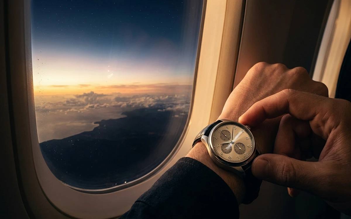 How to Beat Jet Lag in Business Class: Sleep, Timing & Cabin Tech